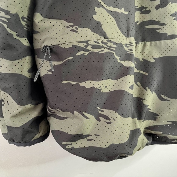 New Era | Camo Windbreaker - Picture 9 of 10